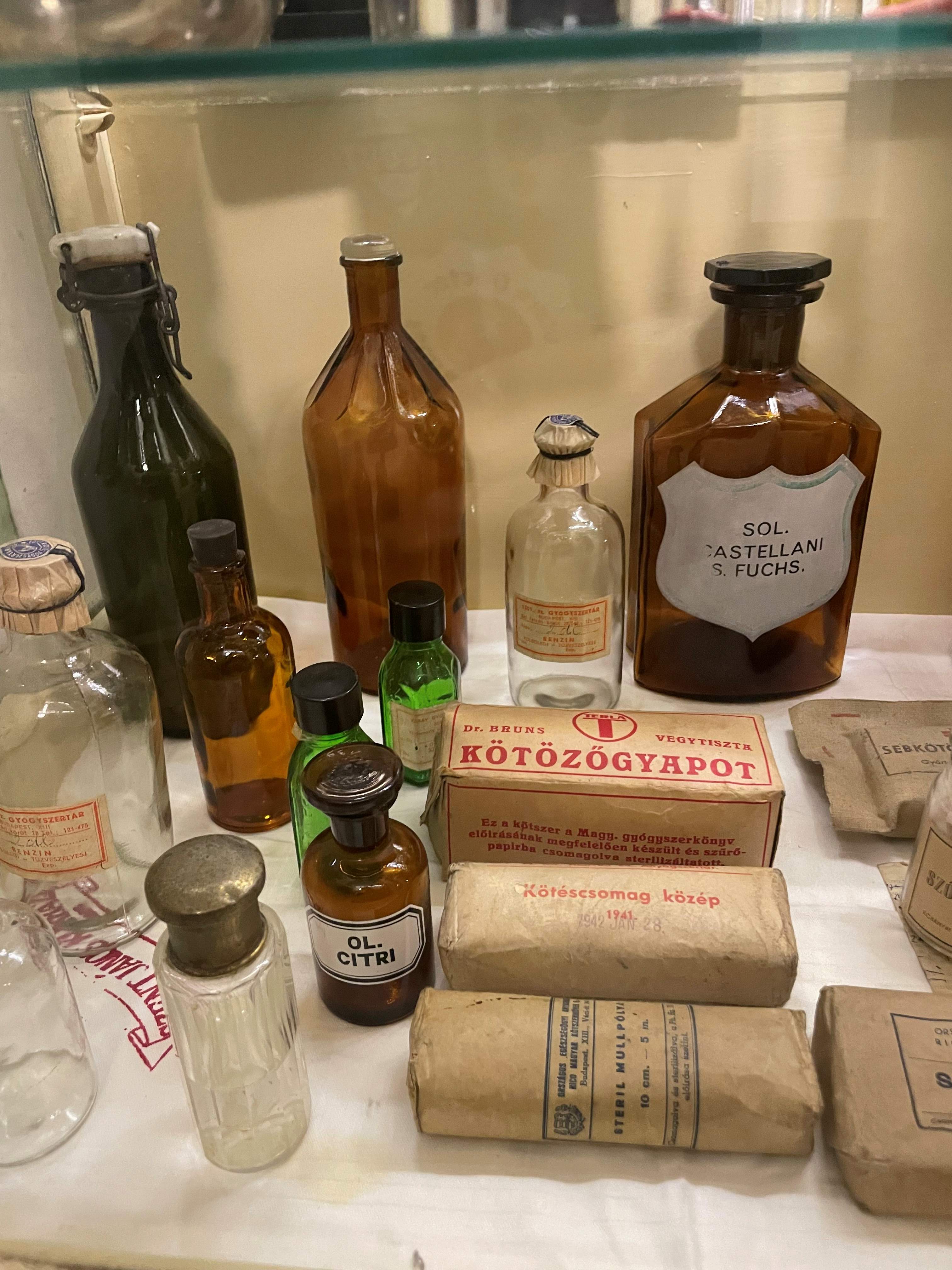 Castellani's paint, Hospital in the Rock Museum, Budapest, by Maria Sofia Caracò - 01.jpg